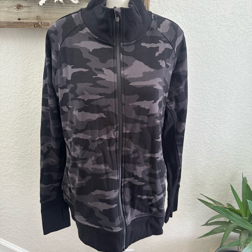 Athleta Triumph Printed Full Zip Women's Black & Gray Camo Zip-Up Jacket size XL